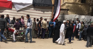 صور.. طابور من الشباب على لجان السلام للاستفتاء على التعديلات الدستورية 
