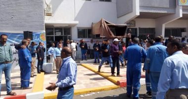 صور... طوابير العاملين فى البترول أمام لجان رأس شقير بغارب بالبحر الأحمر 
