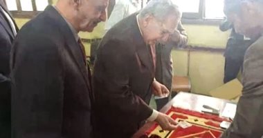 بالفيديو.. رئيس مجلس القضاء الأعلى يدلى بصوته فى الاستفتاء على الدستور