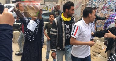 صور.. بأجهزة الموبيل واللاب توب شباب الحوامدية يرفعون شعار "أعرف لجنتك"