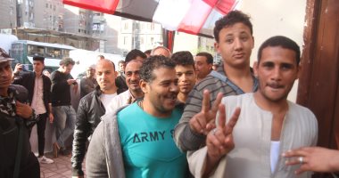 لجان حدائق الأهرام تستقبل طوابير الناخبين للاستفتاء على تعديل الدستور
