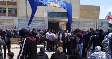 مسيرات ورقصات للشباب وطوابير طويلة أمام لجان أكتوبر