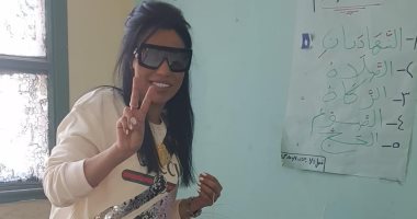 بحبك يا بلدى..أمينة تشارك فى الاستفتاء على التعديلات الدستورية