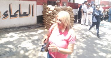 ندى بسيونى تدلى بصوتها فى الاستفتاء على تعديلات الدستور بلجنة بالمعادى