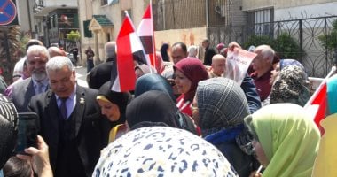 مدير إدارة الجمرك التعليمية يقود مسيرة للمشاركة فى الاستفتاء على الدستور