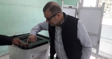 فيديو وصور.. شريف منير يدلى بصوته فى الاستفتاء على التعديلات الدستورية