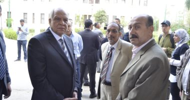 وزير التنمية المحلية ومحافظ الجيزة يتفقدان لجان الاستفتاء بالدقى والعجوزة