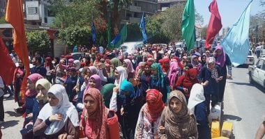 فيديو وصور.. مسيرة لطلاب جامعة أسيوط للحث على المشاركة فى الاستفتاء