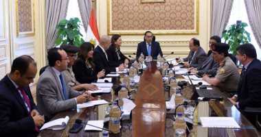 صور.. رئيس الوزراء يعقد اجتماعا لمتابعة موقف تنفيذ مشروعات العاصمة الإدارية الجديدة
