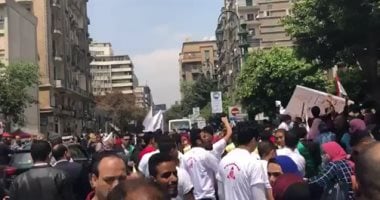  مسيرة لطلاب المعاهد العليا أمام التعليم العالى للمشاركة فى الاستفتاء
