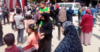 صور.. احتفالات المواطنين على أنغام "تسلم الأيادى" بالمرج ثالث أيام الاستفتاء
