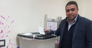  أمين سر "حقوق إنسان البرلمان" يدلى بصوته.. ويؤكد: الشعب أجهض دعوات المقاطعة