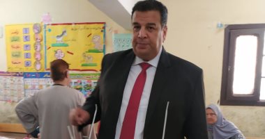 رئيس تحرير الجمهورية يدلى بصوته فى الاستفتاء على تعديلات الدستور
