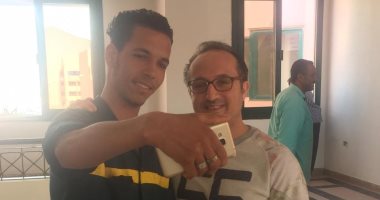 شريف مدكور يدلى بصوته بلجنة مدينة الإنتاج الإعلامى فى ثالث أيام الاستفتاء على الدستور