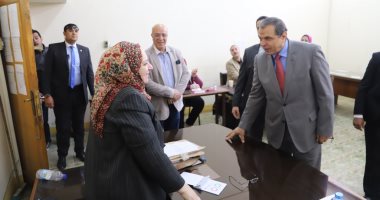 وزير القوى العاملة يتفقد لجان الاستفتاء على الدستور بالجامعة العمالية