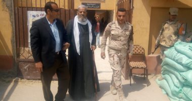 فى اليوم الثالث للاستفتاء.. أهالى قرية النصر بالإسماعيلية يلبون نداء الوطن