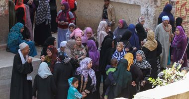 صور..  زحام شديد على لجان العياط فى اليوم الثالث للاستفتاء