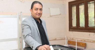 النائب جون طلعت يدلى بصوته فى استفتاء تعديلات الدستور بمدرسة قاسم أمين