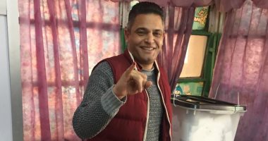صور.. الكاتب الصحفى عبد الفتاح عبد المنعم يدلى بصوته فى التعديلات الدستورية بالزمالك