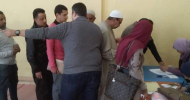 زيادة الإقبال على لجان الوافدين فى استفتاء تعديل الدستور بالإسكندرية.. صور