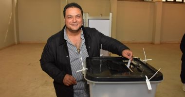 مراد مكرم يدلى بصوته فى التعديلات الدستورية بالزمالك