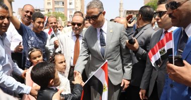 صور.. محافظ سوهاج يتفقد عددا من لجان الاستفتاء ويشيد بوعى المرأة السوهاجية