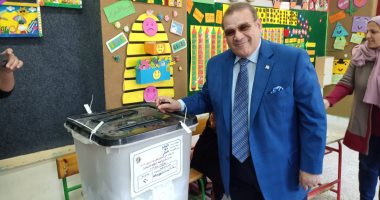 حسن راتب رئيس مجلس أمناء جامعة سيناء يدلى بصوته فى الاستفتاء على الدستور
