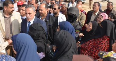 صور.. محافظ الإسماعيلية يتفقد لجان الاستفتاء وسط إقبال كثيف من المواطنين