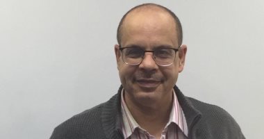 أكرم القصاص يدلى بصوته فى الاستفتاء على التعديلات الدستورية