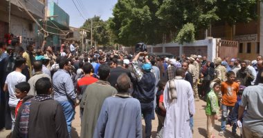 أهالى النخيلة بأبوتيج يستقبلون محافظ أسيوط بالطبل البلدى والمزمار