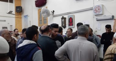 صور.. لاعب بيراميدز يصل المحلة لحضور جنازة والده