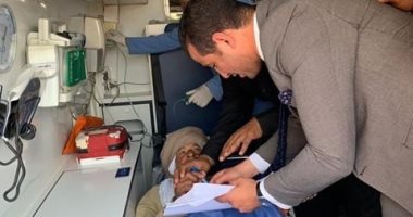 صور.. ناخب يدلى بصوته داخل سيارة إسعاف فى الإسماعيلية