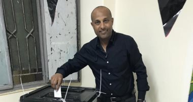 طارق مصطفى يدلى بصوته فى الاستفتاء على التعديلات الدستورية