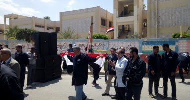 صور.. احتشاد المواطنين على لجان الاستفتاء بالشرقية والمنوفية والغربية