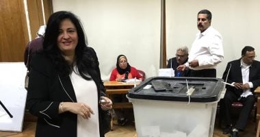 وكيل وزارة التموين تدلى بصوتها فى الاستفتاء على التعديلات الدستورية