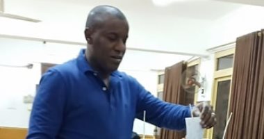 عبد الستار صبرى يدلى بصوته فى الاستفتاء على التعديلات الدستورية