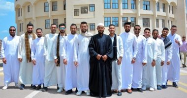 "جلابية داى".. طلاب تجارة كفر الشيخ يحتفلون بتخرجهم على طريقتهم الخاصة