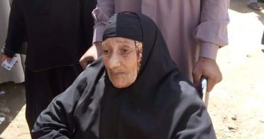 صور.. كبار السن وذوى الاحتياجات الخاصة يدلون بأصواتهم بالفيوم