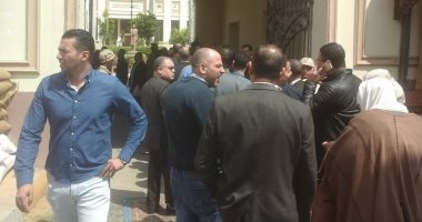 مسيرة لعمال شركة مصر للتأمين تصل لجنة المتحف الزراعى بالدقى للتصويت بالاستفتاء
