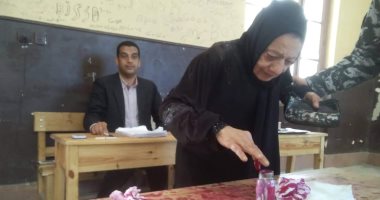 صور.. السيدات يتصدرن المشهد فى اليوم الأخير للاستفتاء بالإسكندرية