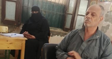كفيف يدلى بصوته داخل لجنة ببنى سويف:"عايزين الريس يكمل الاصلاح"  