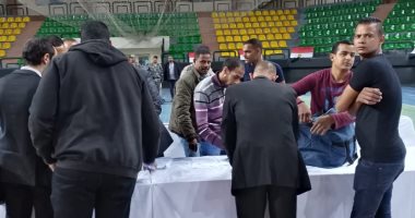 صور.. أعمال الفرز فى اللجنة العامة للاستفتاء بالبحر الأحمر