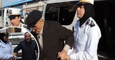 صور.. الأمن يرفع شعار "الشرطة فى خدمة الحالات الإنسانية بالاستفتاء".. نقل كبار السن وذوى الإعاقة من فراش المرض لصنادق الاقتراع بسيارات مجهزة.. توزيع عصائر ومياه.. وإبتسامة الشرطة النسائية تهون رحلة الذهاب للجان
