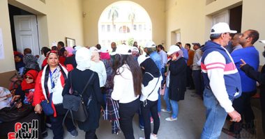 وفد من السفارة الأسترالية يتابع الاستفتاء على التعديلات الدستورية بالدقى