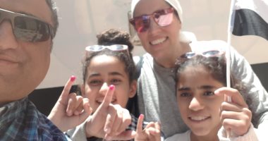 محمد واسرته خلال الاستفتاء من الاسكندرية"تحيا مصر"