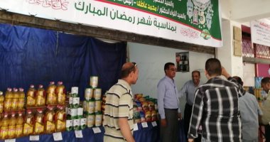 وكيل تموين الأقصر يتفقد معرضى "سوبر ماركت أهلا رمضان" بشرق وغرب السكة الحديد