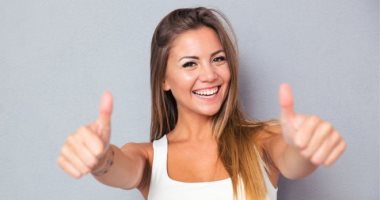 بيكره المشاعر السلبية وبيساعد الغير.. صفات تميز الشخصية المتفائلة