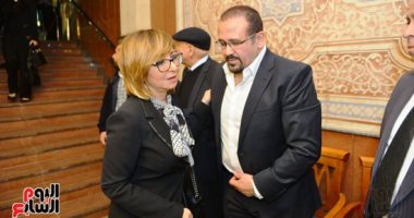 عمرو أديب وحميد الشاعرى ورجاء الجداوى فى عزاء والدة هشام عباس