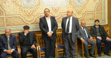 نجوم الفن والإعلام فى عزاء والدة الفنان هشام عباس