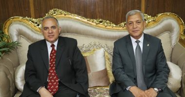 محافظ المنوفية يسقبل وزير الرى لتدشين مؤتمر "روابط مستخدمى المياه"